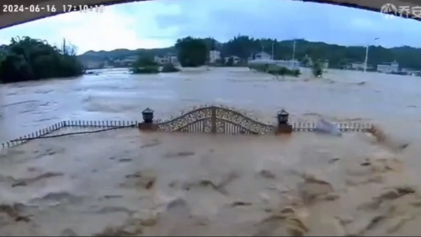 监控视频揭露真相：平远县水库无预警泄洪，洪水3小时暴涨2米，致38人死亡